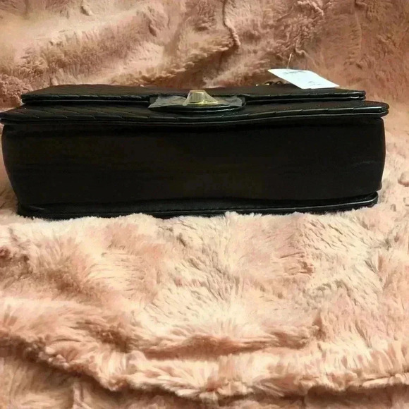 🆕Quilted Pattern Flap Chain Square Bag🆕 - Picture 3 of 9